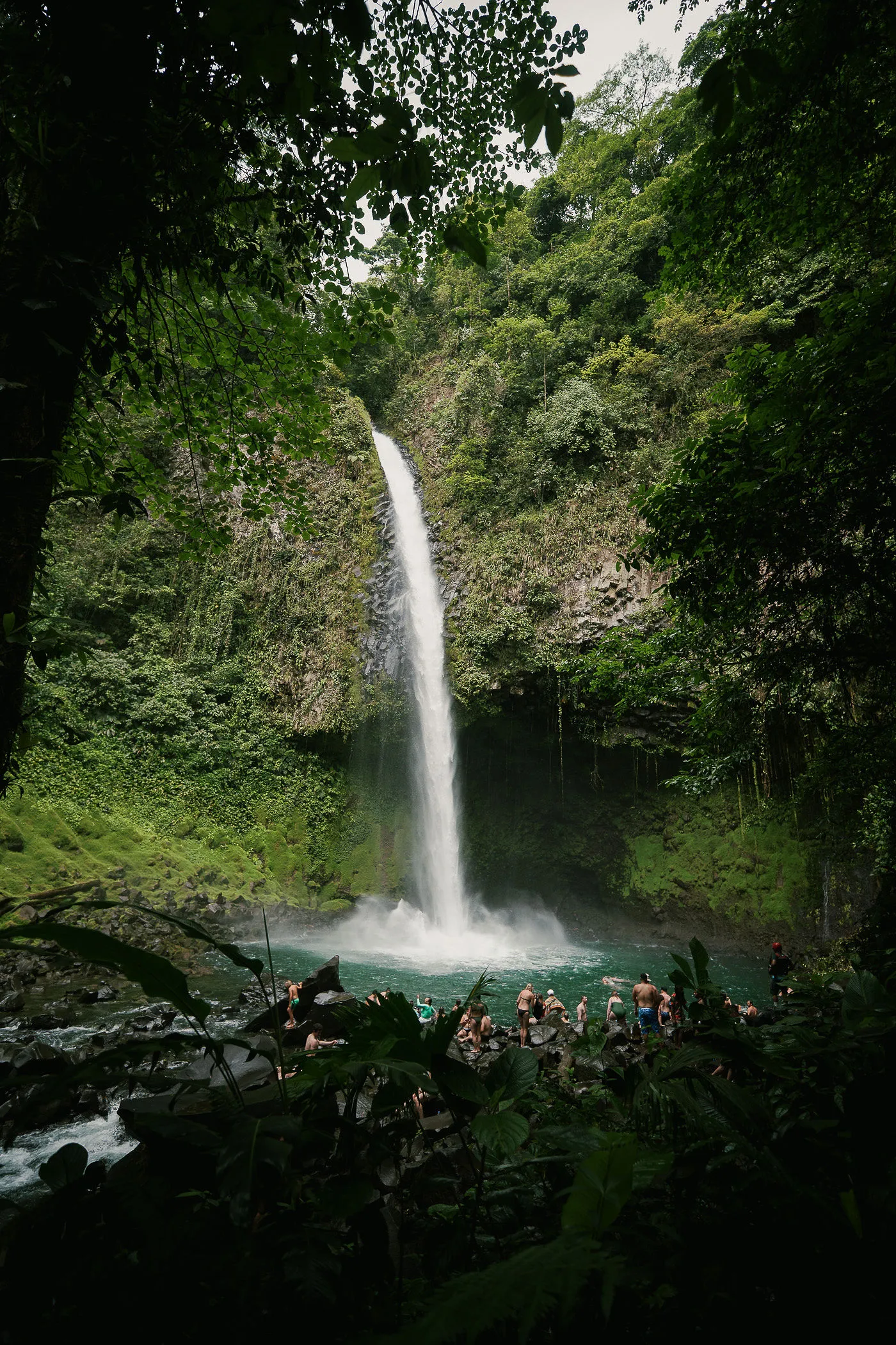 Catarata en La Fortuna fotografiada con drone