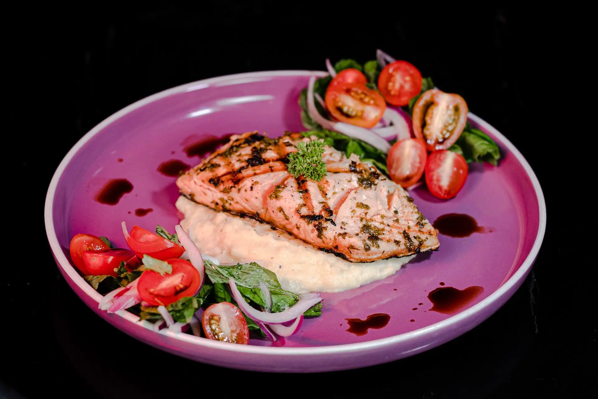 Fotografía gastronómica en fondo negro